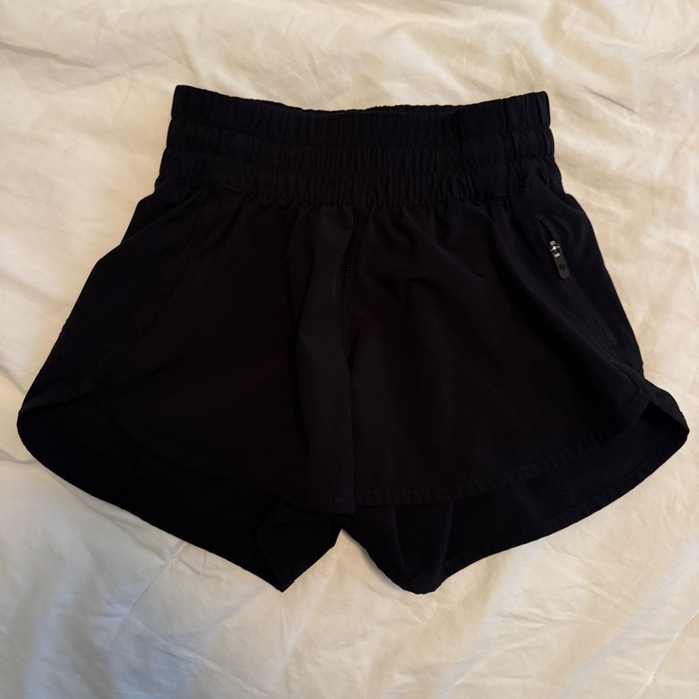 Lululemon Tracker shorts mid rise